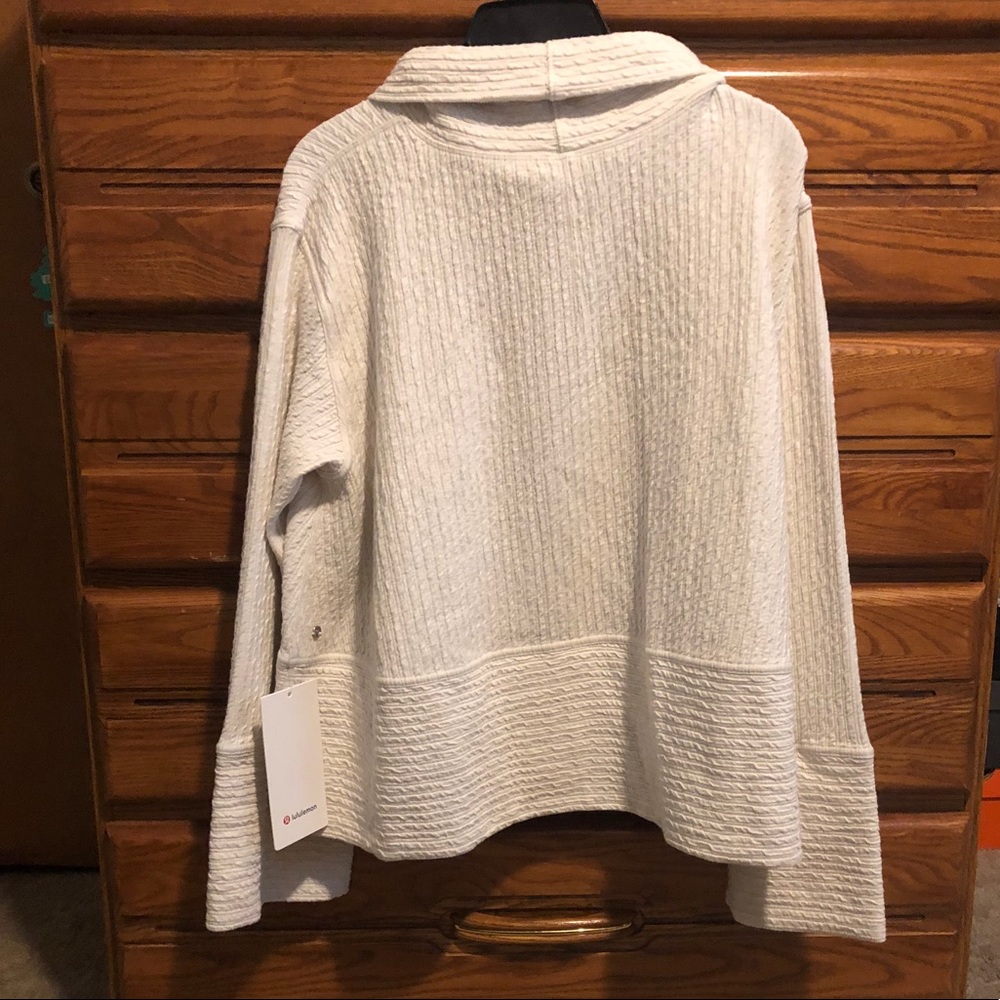 Lululemon Retreat Yourself Pullover - Picture 7 of 8